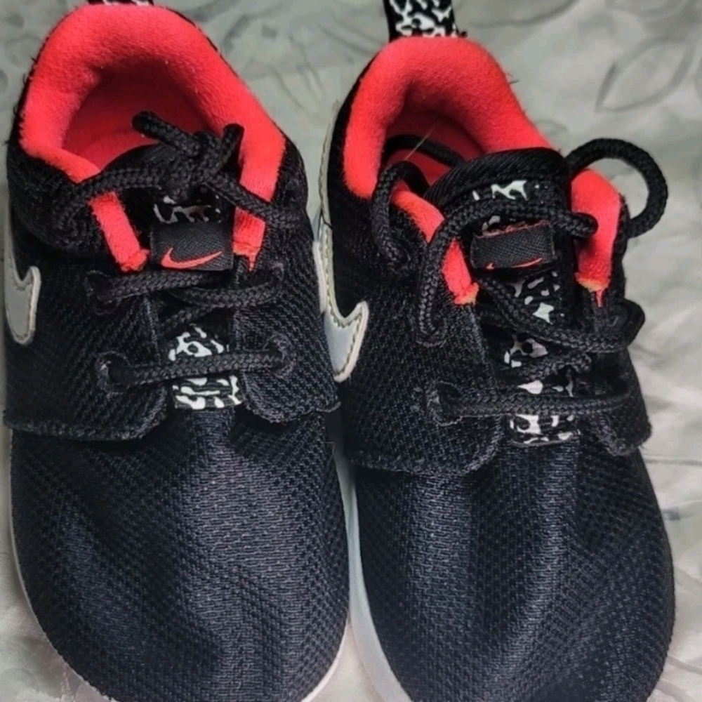 Nike Kids Toddler ROSHERUN PS/TD Hyper Punch 5c 659374 005 Lace Up Shoes